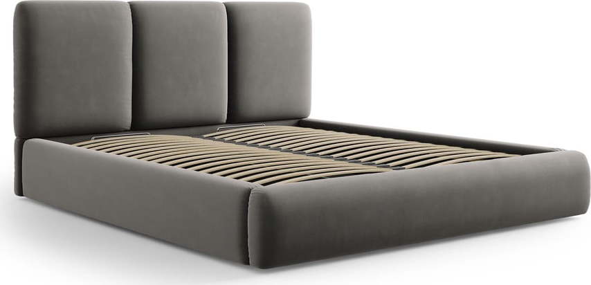 Šedá sametová čalouněná dvoulůžková postel s úložným prostorem s roštem 180x200 cm Brody – Mazzini Beds Mazzini Beds